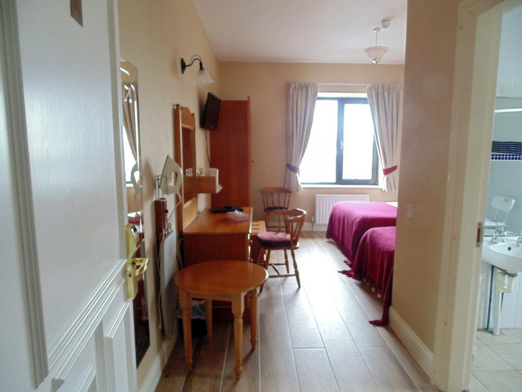 Hotel Ostan Oilean Acla Achill Sound Exterior foto